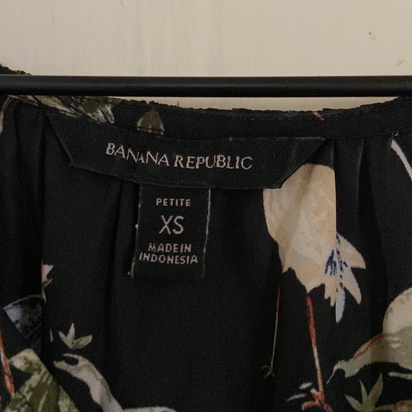 Banana Republic Satin Flutter Sleeve Botanical Print Blouse - Picture 2 of 4